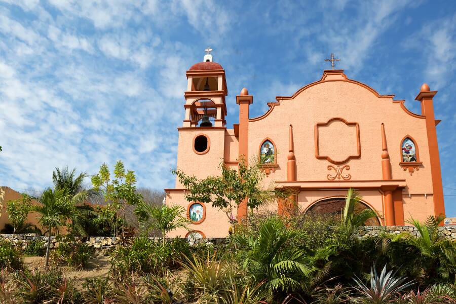 La caratteristica parrocchia di La Crucecita a Huatulco