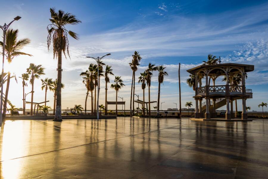 Il lungomare di La Paz in Bassa California del Sur con il suo famoso quiosco al tramonto.