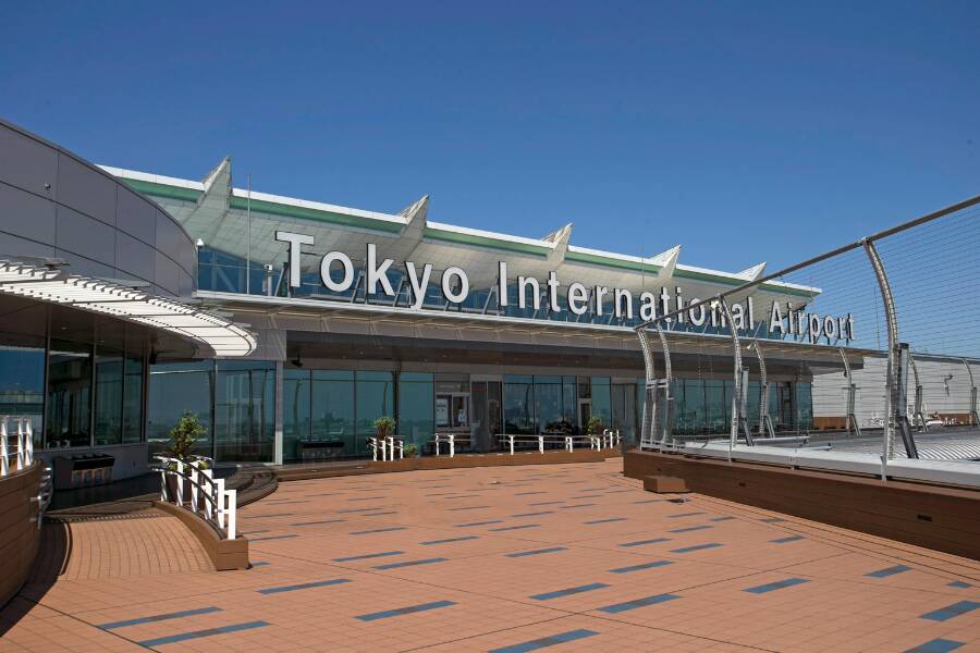 Facciata esterna dell'aeroporto di Tokyo
